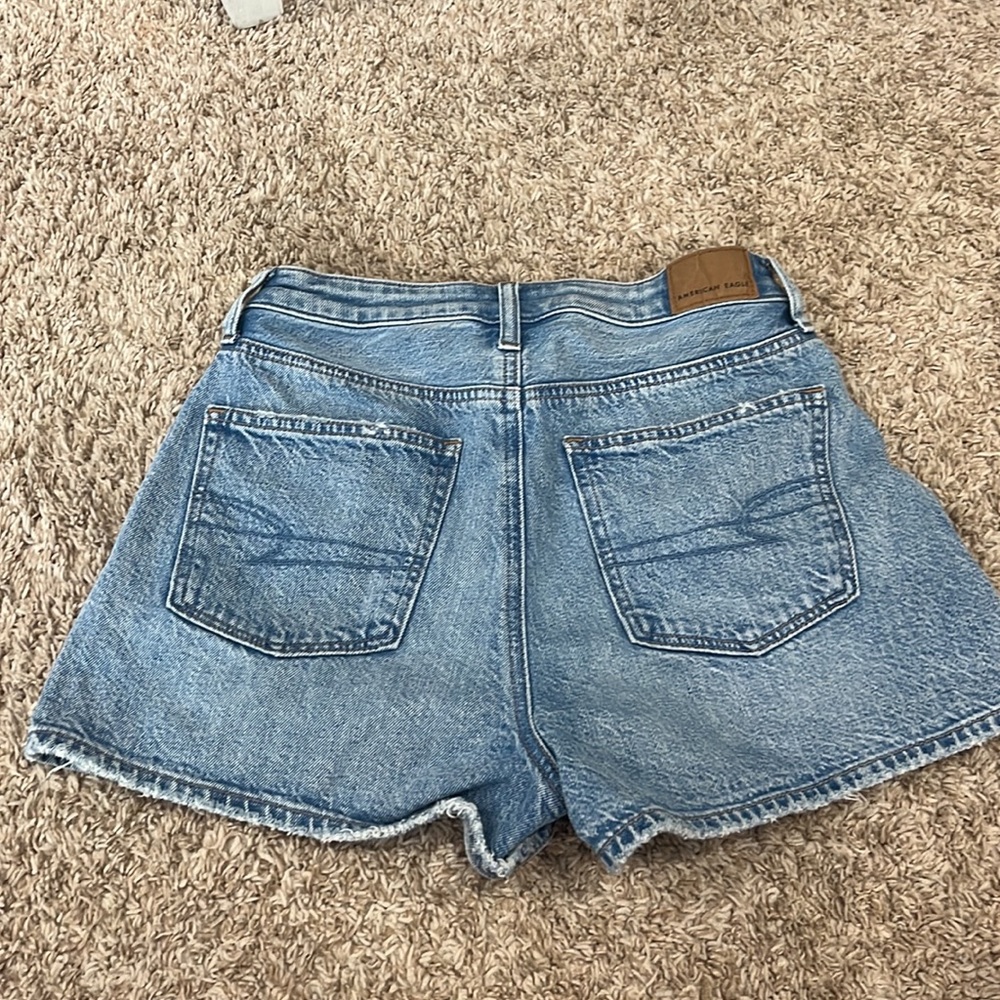 AE Shorts - Picture 2 of 4